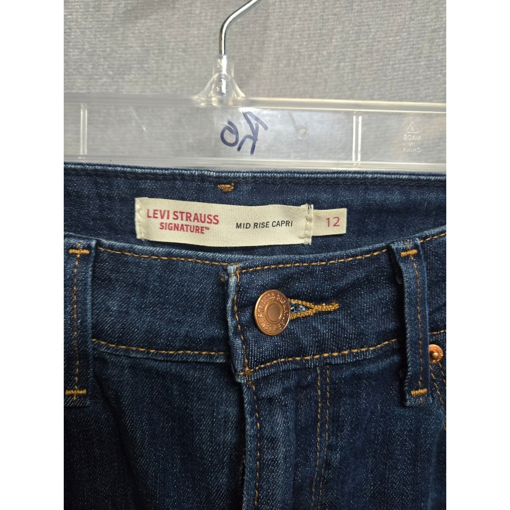 Levi Strauss Signature Women Mid Rise Capri Jeans Dark Wash Blue Size 12 Cropped - Picture 2 of 7